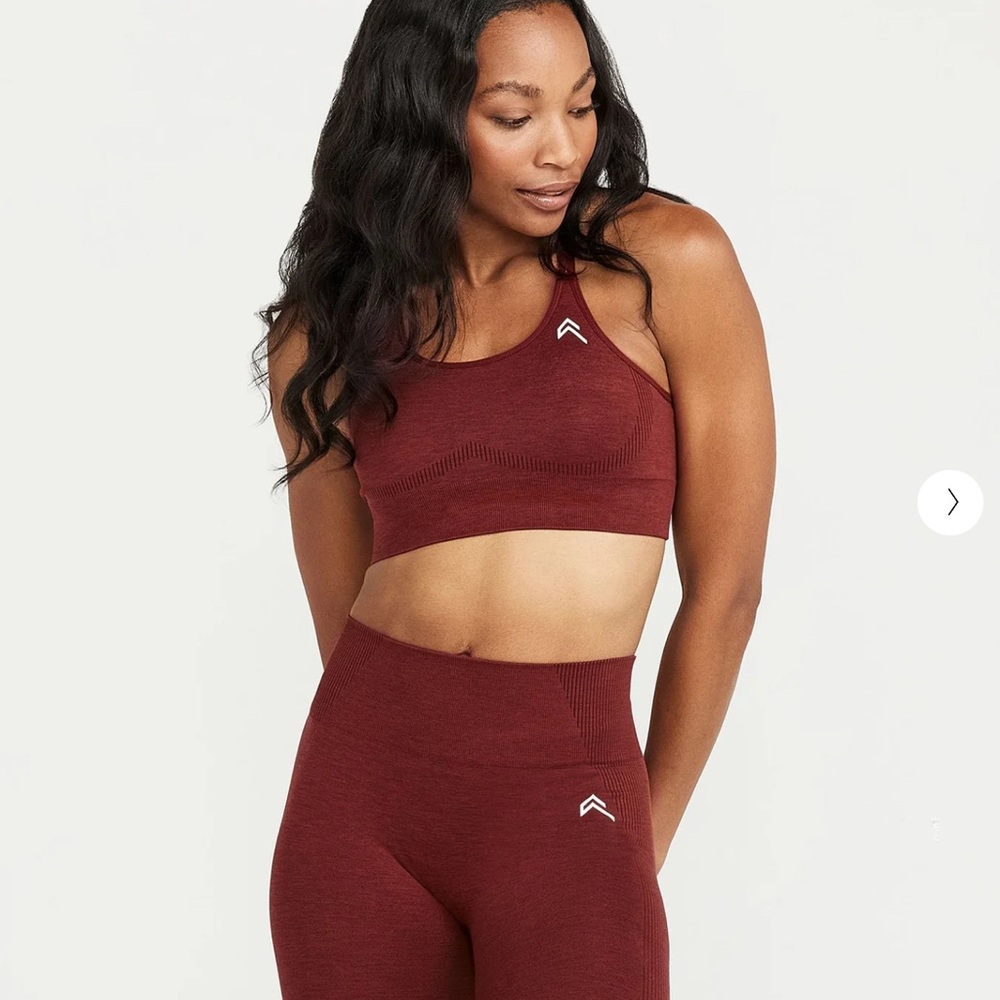 Women’s CLASSIC SEAMLESS SPORTS BRA
Color: Rosewood Marl size small